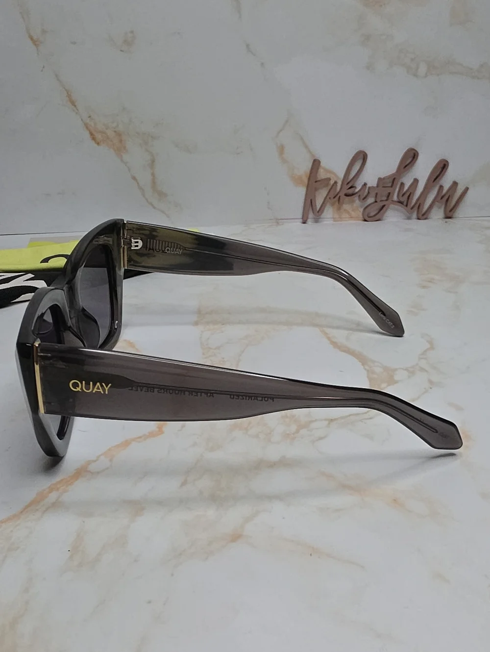 Quay after hours bevel polarized Transparent Sunglasses With Case